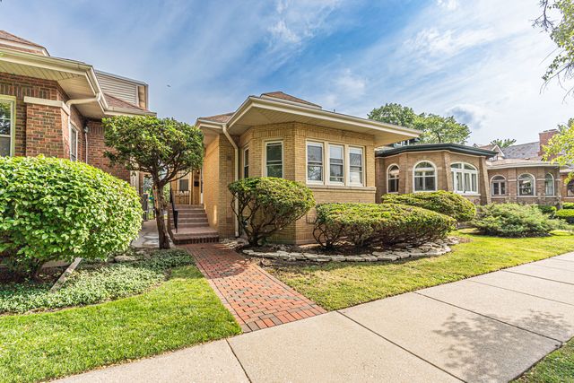 2539 W Morse Avenue, Chicago, IL 60645