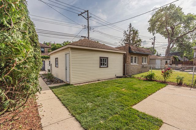 2539 W Morse Avenue, Chicago, IL 60645