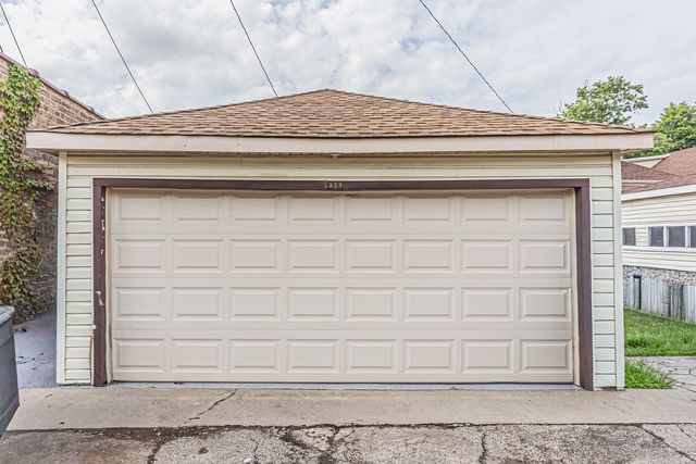 2539 W Morse Avenue, Chicago, IL 60645
