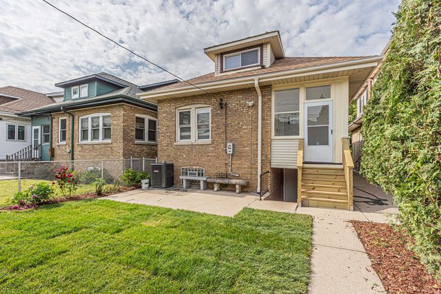 2539 W Morse Avenue, Chicago, IL 60645