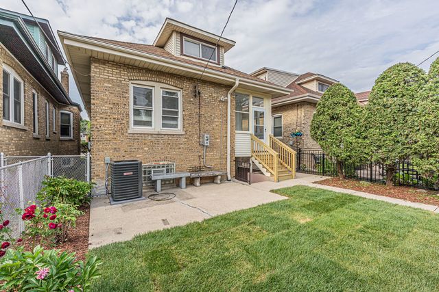 2539 W Morse Avenue, Chicago, IL 60645
