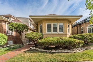 2539 W Morse Avenue, Chicago, IL 60645