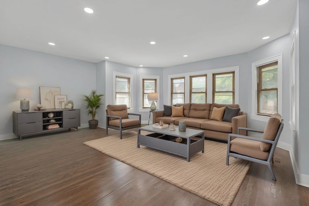 2539 W Morse Avenue, Chicago, IL 60645 — photo 2