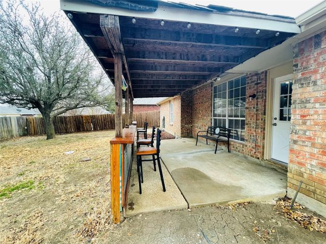 5501 White Dove Drive, Arlington, TX 76017