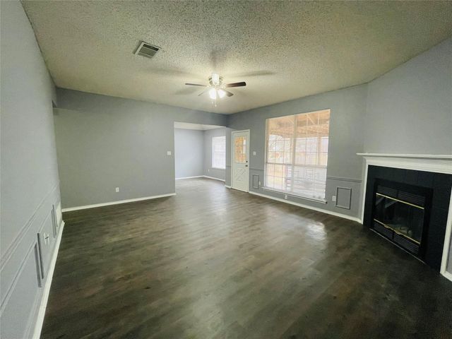 5501 White Dove Drive, Arlington, TX 76017