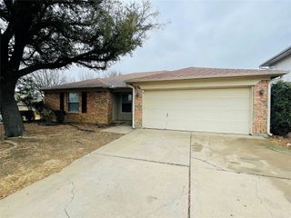 5501 White Dove Drive, Arlington, TX 76017