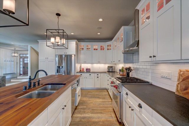 4857 Autumn Leaf Court, Waunakee, WI 53597