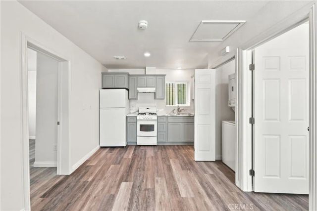 10646 S Wilton Place, Los Angeles, CA 90047