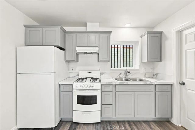 10646 S Wilton Place, Los Angeles, CA 90047