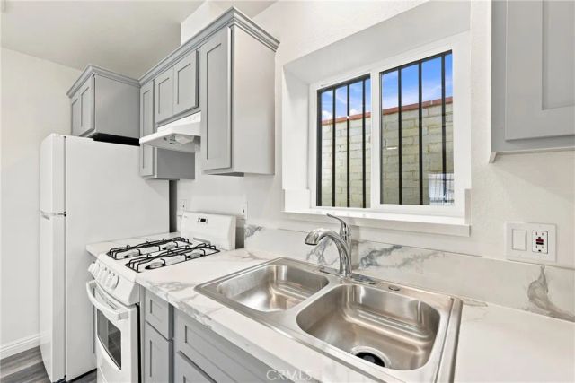 10646 S Wilton Place, Los Angeles, CA 90047