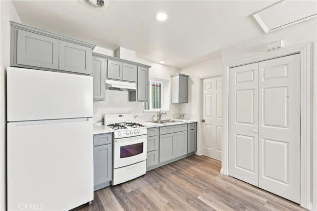 10646 S Wilton Place, Los Angeles, CA 90047