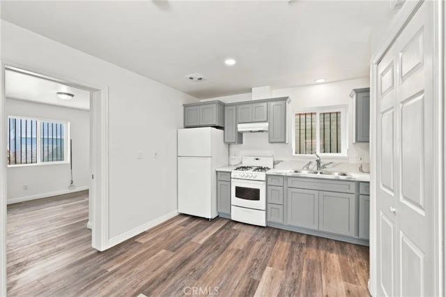 10646 S Wilton Place, Los Angeles, CA 90047