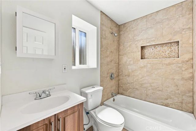10646 S Wilton Place, Los Angeles, CA 90047