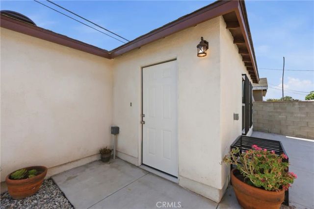 10646 S Wilton Place, Los Angeles, CA 90047