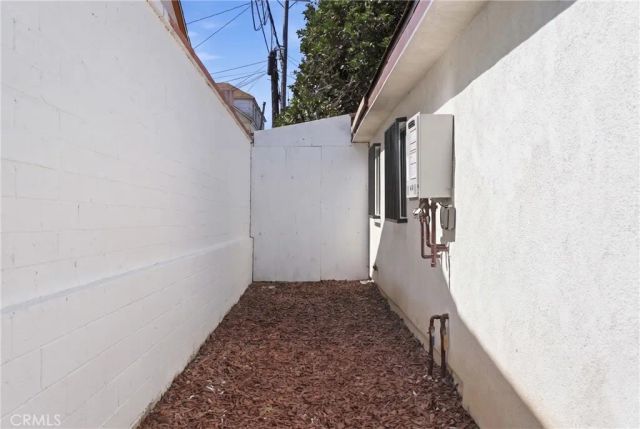 10646 S Wilton Place, Los Angeles, CA 90047