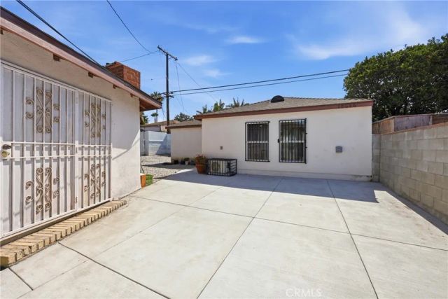 10646 S Wilton Place, Los Angeles, CA 90047