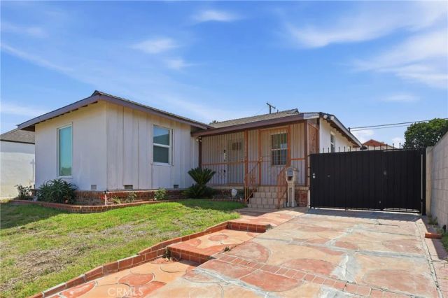 10646 S Wilton Place, Los Angeles, CA 90047
