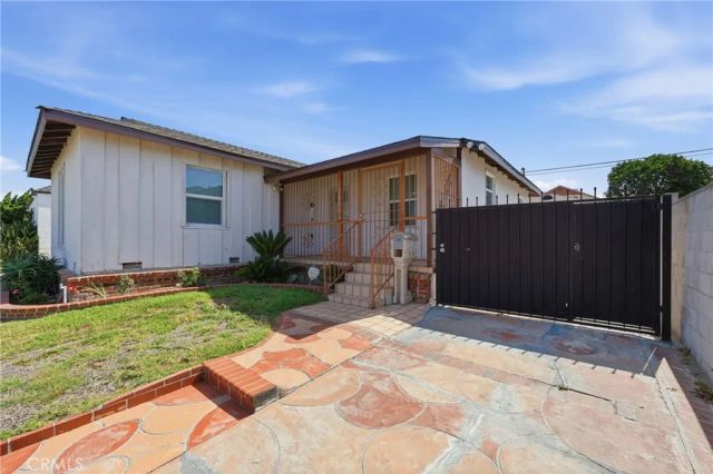 10646 S Wilton Place, Los Angeles, CA 90047