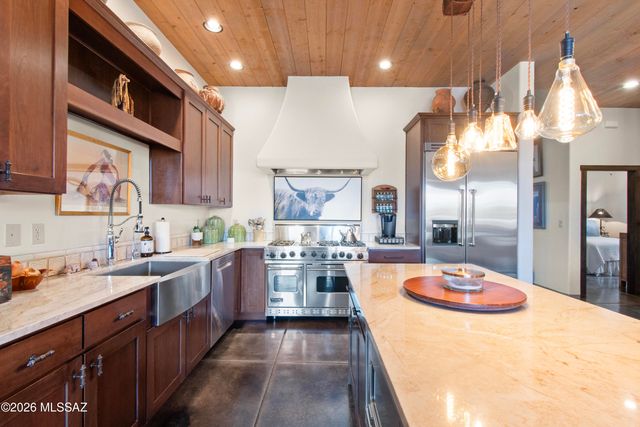 11651 N Adobe Village Place, Marana, AZ 85658