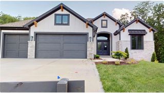 7461 N McKinley Avenue, Kansas City, MO 64158