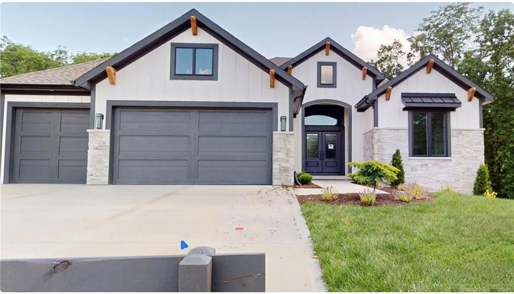 7461 N McKinley Avenue, Kansas City, MO 64158