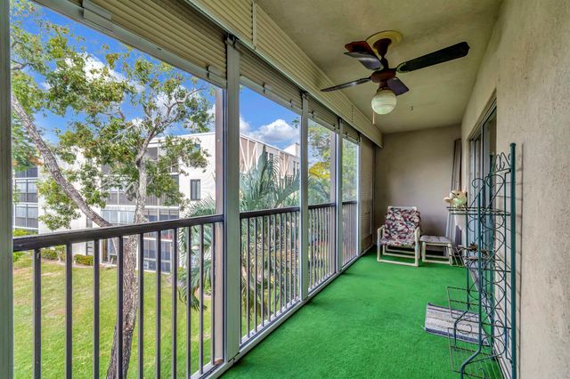 6585 Kensington Lane 307, Delray Beach, FL 33446