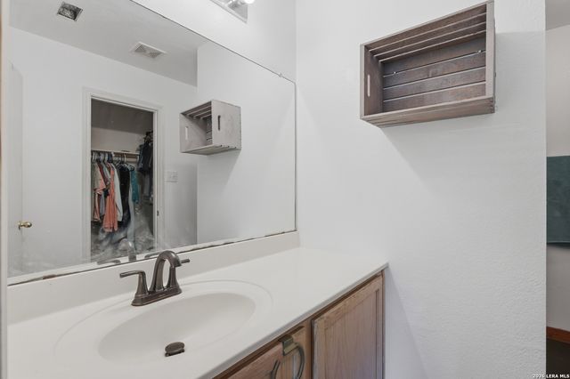 10702 Shaencrossing, San Antonio, TX 78254
