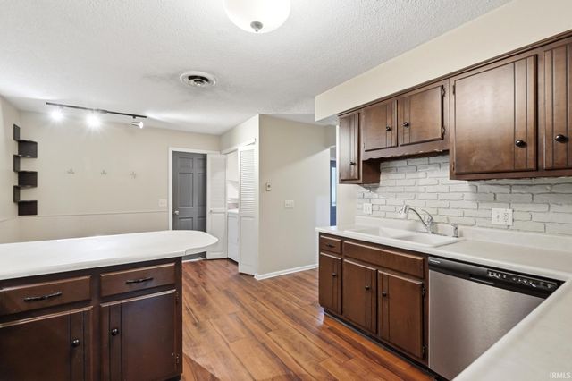 2127 Skyhawk Drive, Fort Wayne, IN 46815