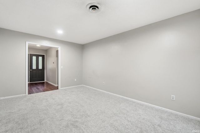 2127 Skyhawk Drive, Fort Wayne, IN 46815
