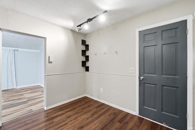 2127 Skyhawk Drive, Fort Wayne, IN 46815