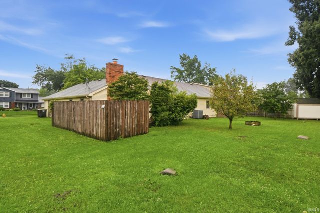 2127 Skyhawk Drive, Fort Wayne, IN 46815