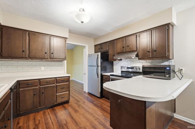 2127 Skyhawk Drive, Fort Wayne, IN 46815