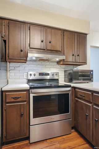 2127 Skyhawk Drive, Fort Wayne, IN 46815