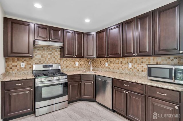 10 Brighton Way, North Brunswick, NJ 08902