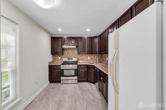 10 Brighton Way, North Brunswick, NJ 08902