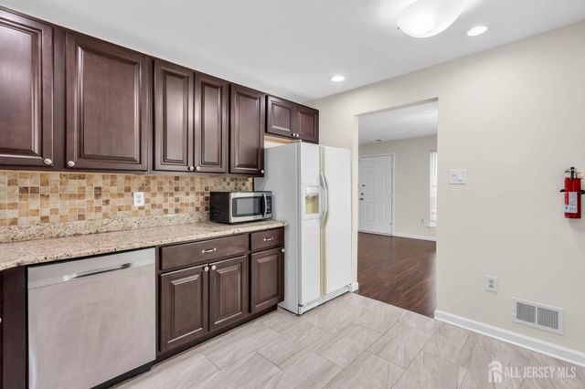 10 Brighton Way, North Brunswick, NJ 08902