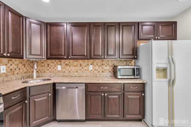 10 Brighton Way, North Brunswick, NJ 08902