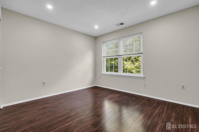 10 Brighton Way, North Brunswick, NJ 08902