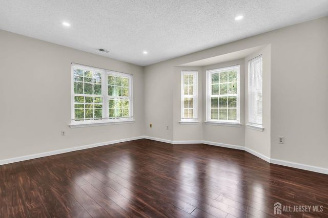 10 Brighton Way, North Brunswick, NJ 08902