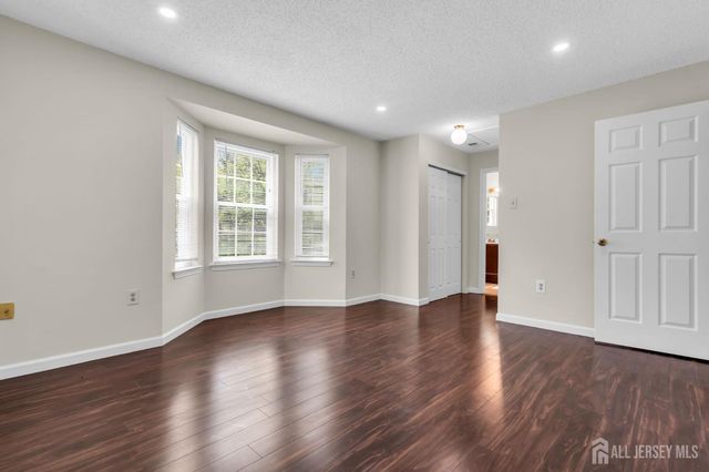 10 Brighton Way, North Brunswick, NJ 08902