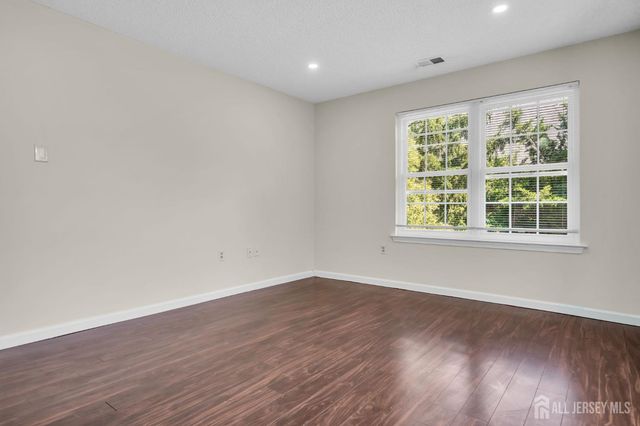 10 Brighton Way, North Brunswick, NJ 08902
