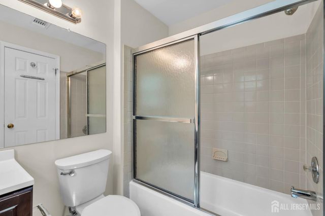 10 Brighton Way, North Brunswick, NJ 08902