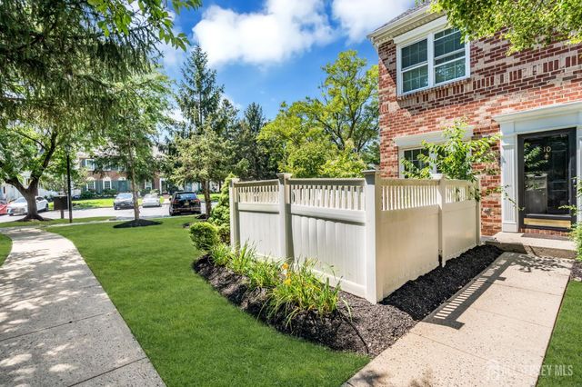10 Brighton Way, North Brunswick, NJ 08902