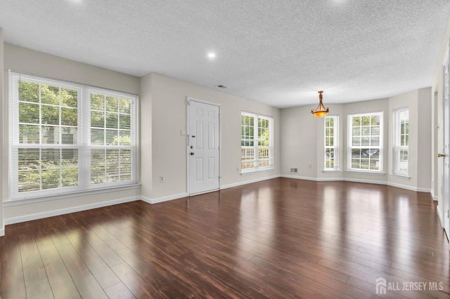 10 Brighton Way, North Brunswick, NJ 08902