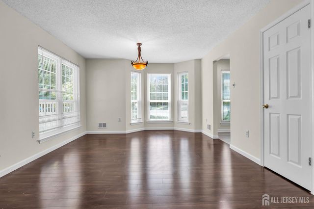 10 Brighton Way, North Brunswick, NJ 08902