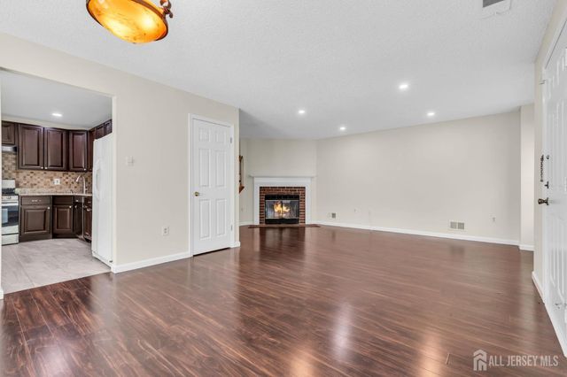 10 Brighton Way, North Brunswick, NJ 08902