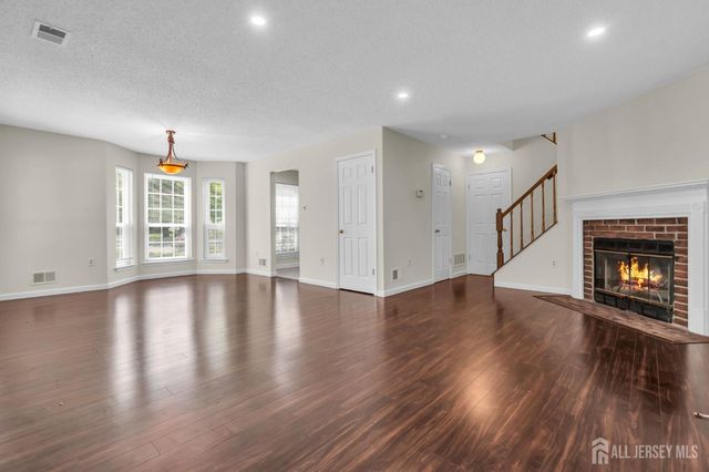10 Brighton Way, North Brunswick, NJ 08902