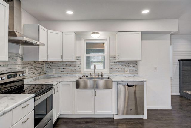 1941 S Sagamont Avenue, Springfield, MO 65807