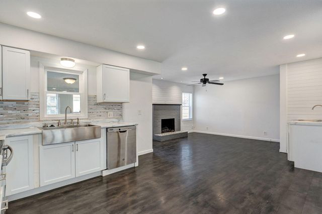 1941 S Sagamont Avenue, Springfield, MO 65807