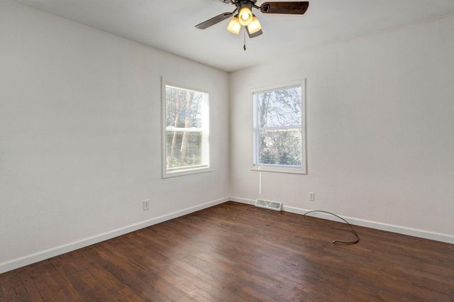 1941 S Sagamont Avenue, Springfield, MO 65807